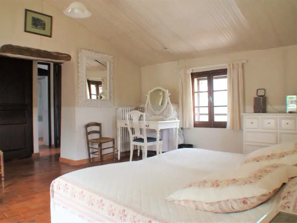 B&B With Charm - Quiet With Kitchen & sw Pool - Photo 5