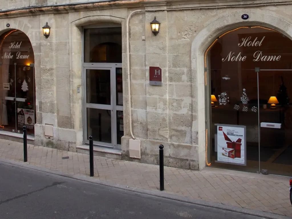 Hôtel Notre Dame - Photo 1