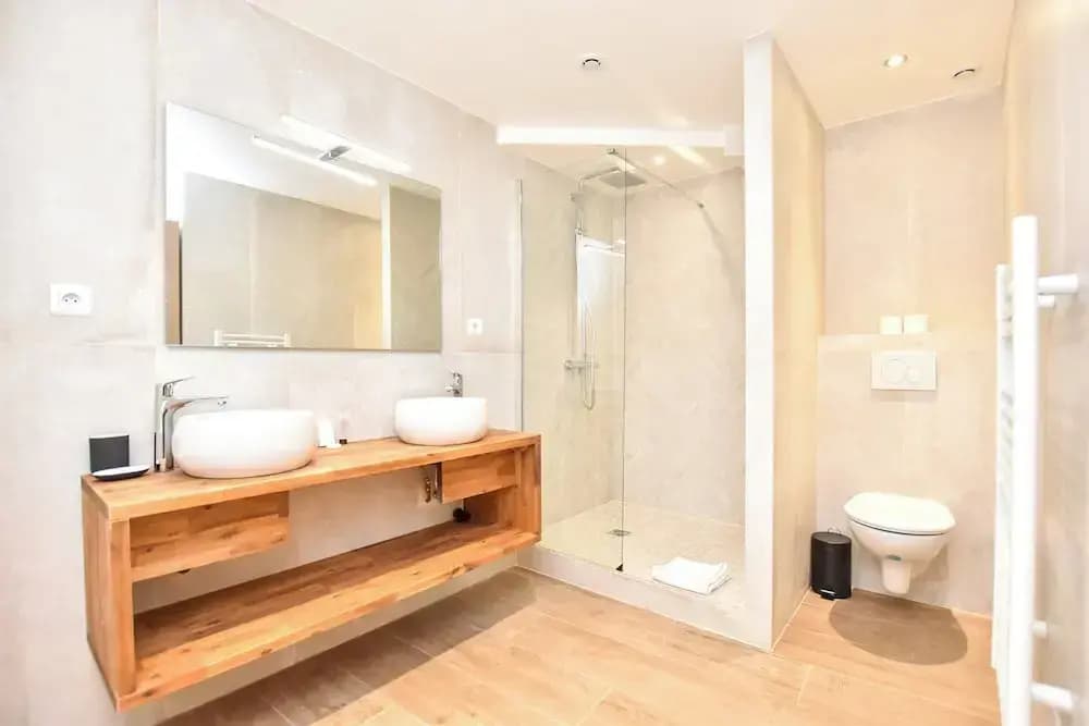 Cosy Apartment for 10 People - Miniature 8