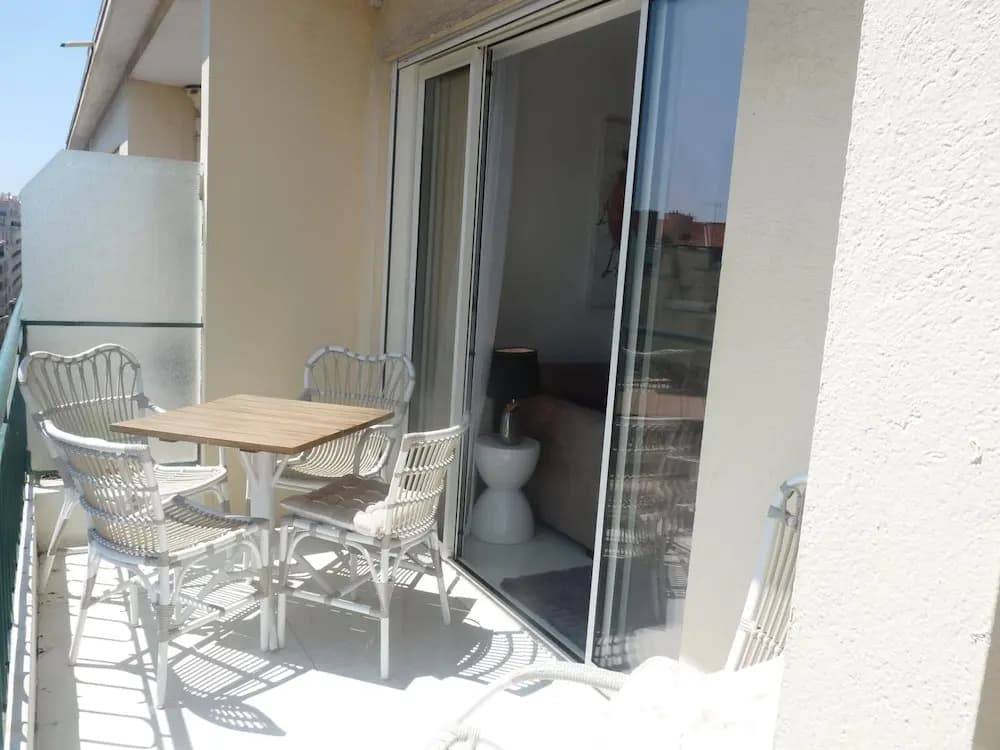 Two Bedroom Apartment Next to the Croisette in Cannes a Short Walk to the Palais des Festivals - 1961 - Miniature 6