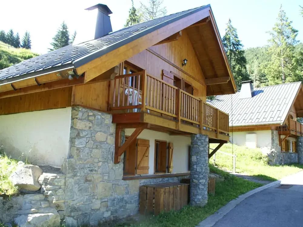 Mountain Chalet, hidden among the trees, with stunning views over lake - Miniature 8