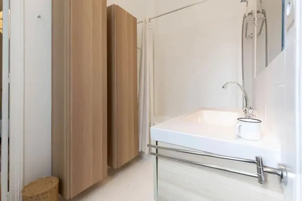 Chic Grenelle 3 Bedroom Apartment in Paris - Miniature 6