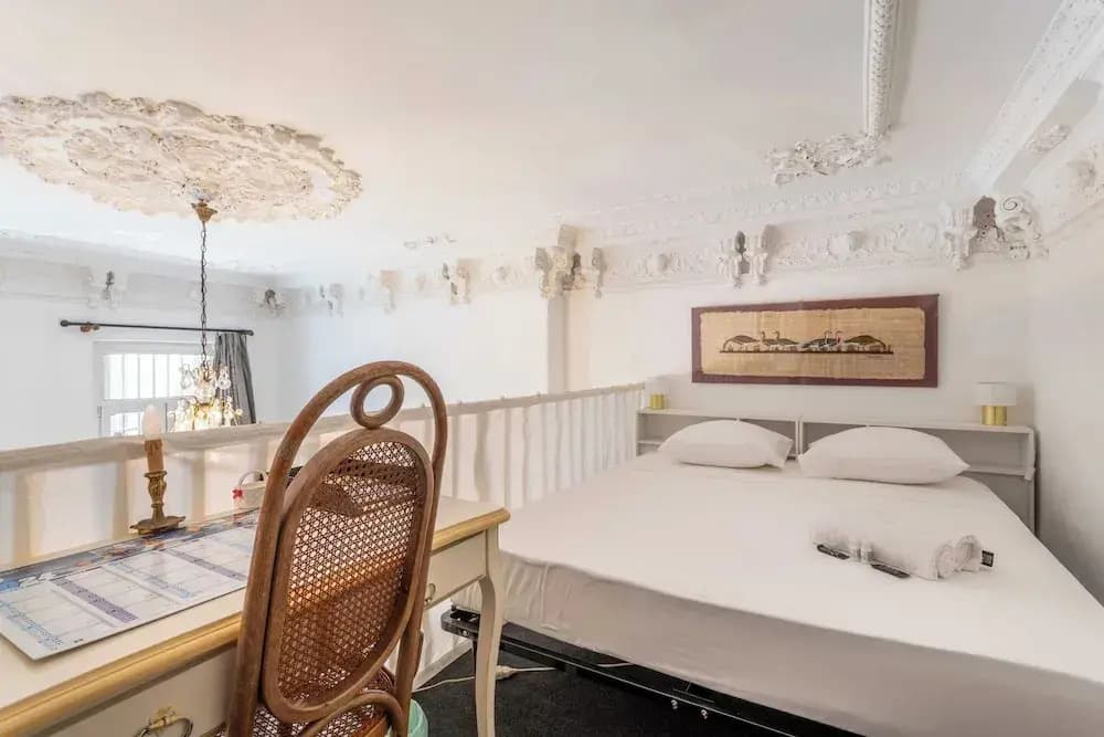 Charming Duplex With 1 Bedroom - Photo 1