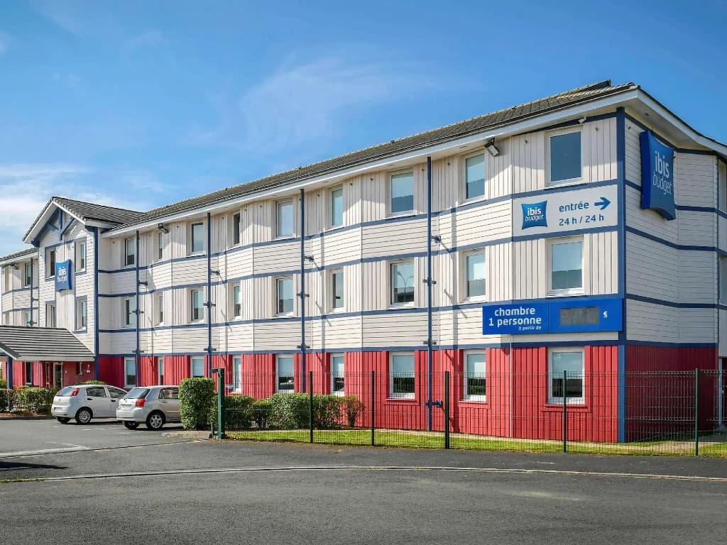 Ibis Budget Saint Lo - Photo 1