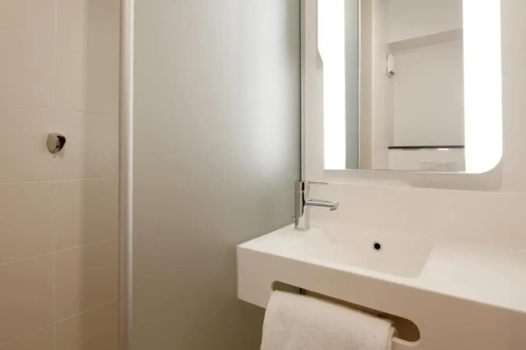 B&B HOTEL NANTERRE Rueil Malmaison - Miniature 8