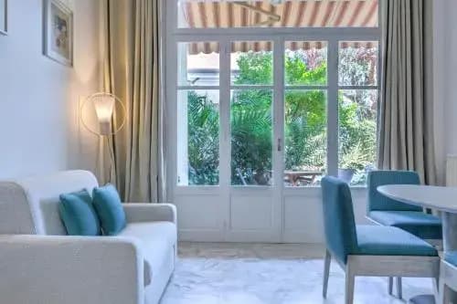 Beautiful studio in a former palace - Miniature 8
