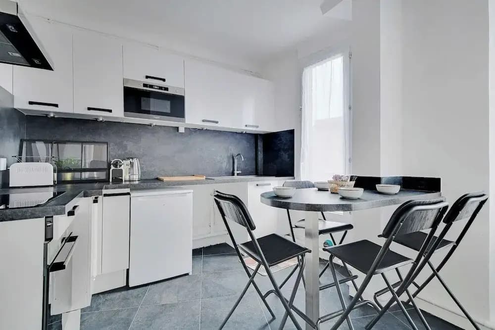 Cozy Apartment 2bdr/4p - in the Heart of Suresnes - Photo 4