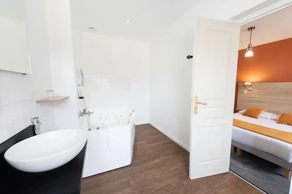 Logis Hostellerie Du Marche - Photo 4