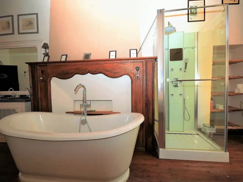 Castle Near Agen With Shared Pool - Miniature 8