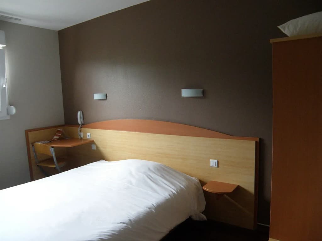 B&B HOTEL Saint-Etienne Monthieu - Photo 2