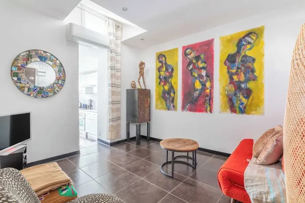 1 Bedroom Apartment in La Plaine - Miniature 8