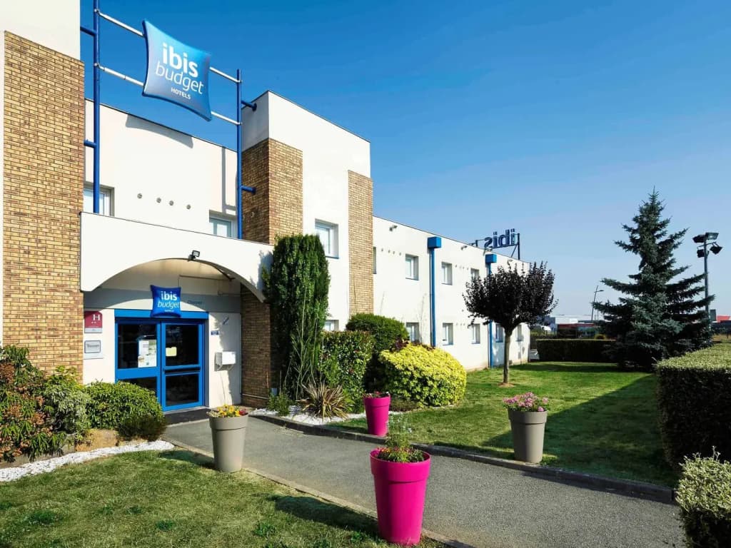 ibis budget Chartres - Photo 1