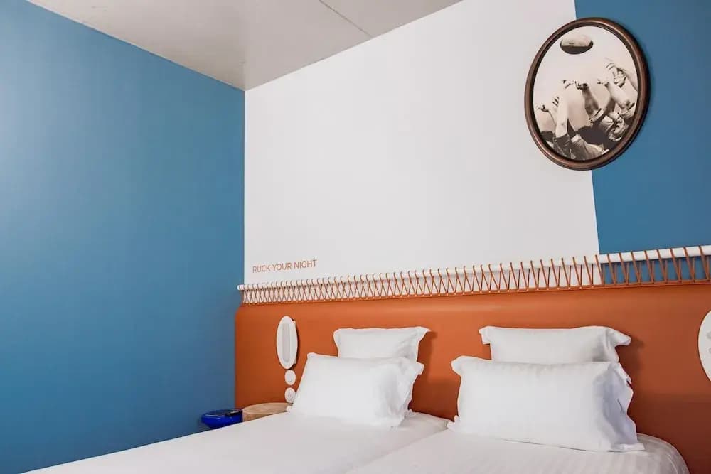 The Ruck Hotel - Miniature 6