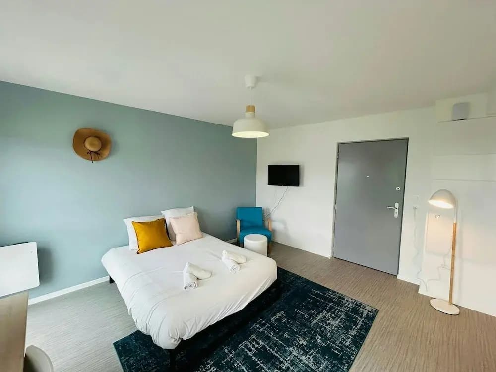 We Live In R - Suite 401 - Photo 3