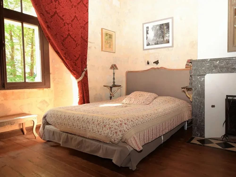 Castle Retreat Near Villages - Miniature 7