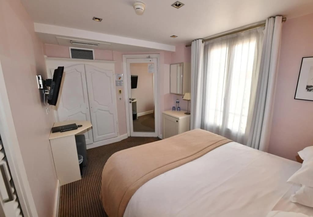 Hotel De Provence - Photo 4
