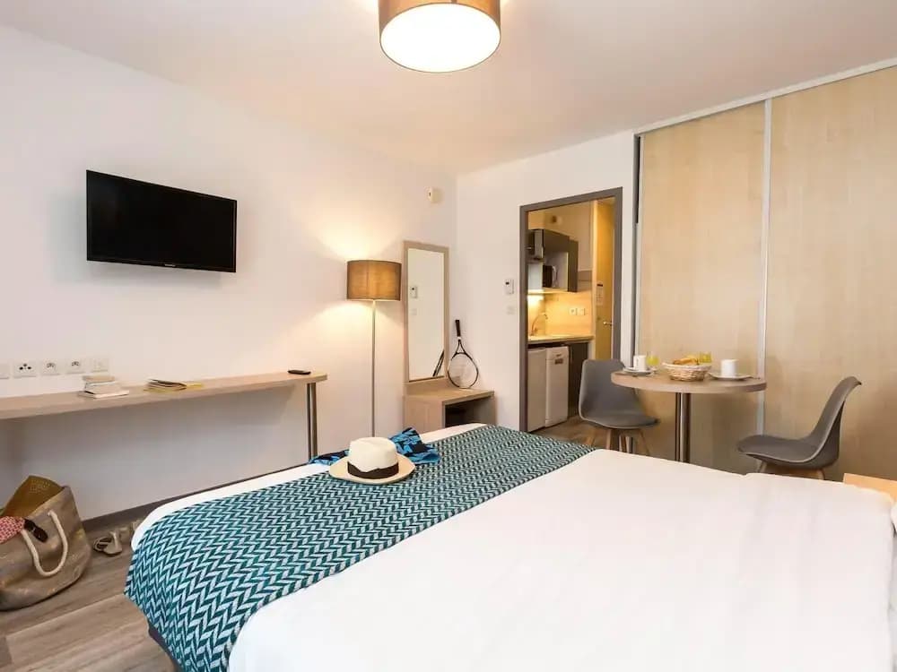 Apartment in La Rochelle Near the Beach - Photo 3