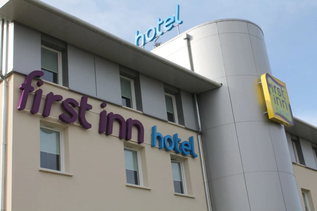 First Inn Hotel Les Ulis - Photo 1