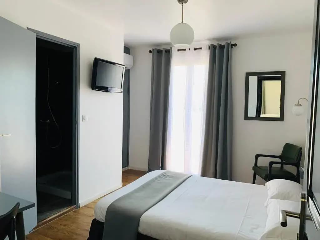 Hôtel Les Arbousiers - Photo 4