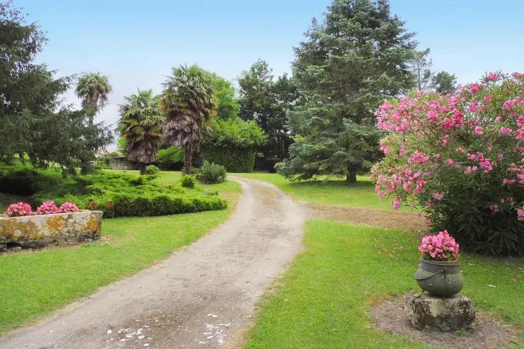 Semi-detached House on a Vineyard, Talais - Miniature 8