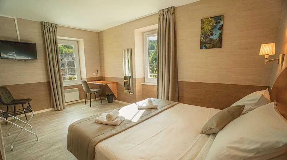 Logis Hotel - L'Hôtel Des Bains - Photo 5