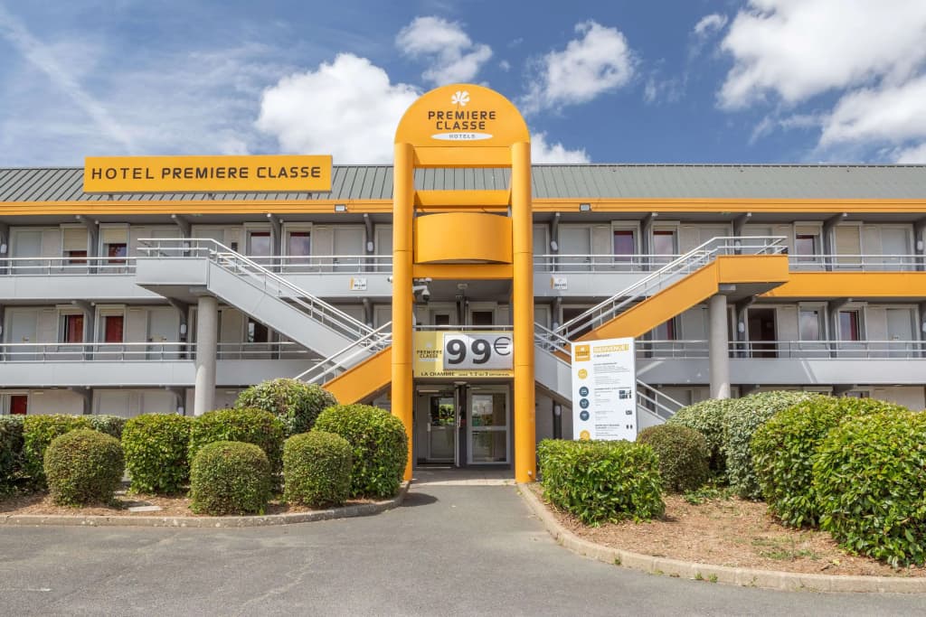 Première Classe La Ville-Du-Bois - Photo 1
