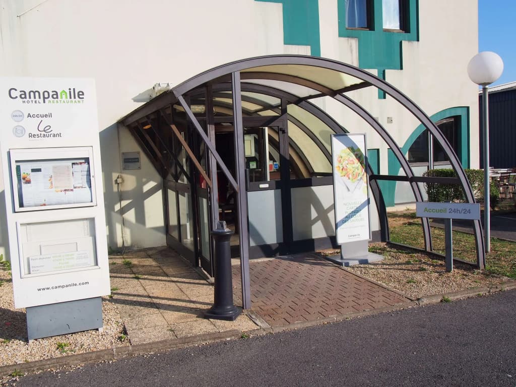 Hotel Campanile Livry Gargan - Photo 1
