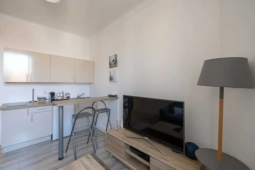 Beautiful Renovated Apartment - Carre D'or - 1br/2p - Photo 4