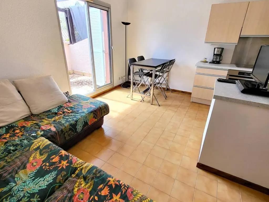 Appartement Six-Fours-les-Plages, 3 pièces, 5 personnes - FR-1-316-104 - Photo 1