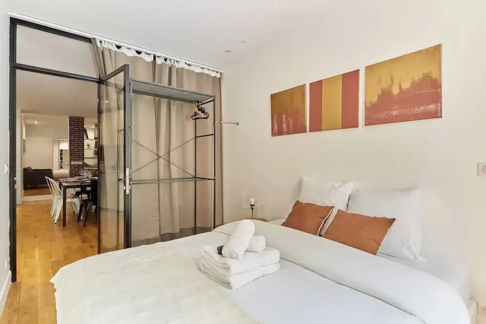 Charming Flat in the Heart of Paris - Photo 1