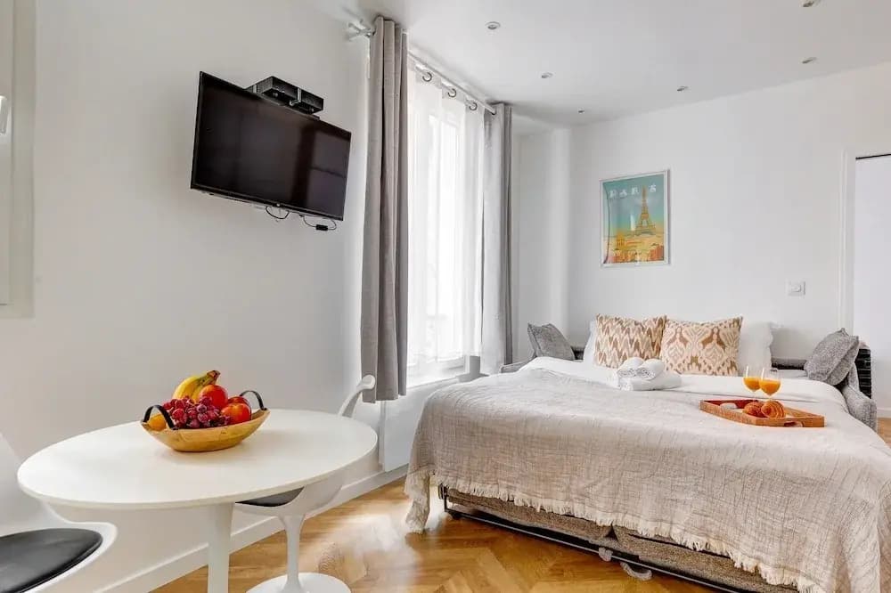 Bright 1BR Near Seine & Eiffel Tower - Photo 3