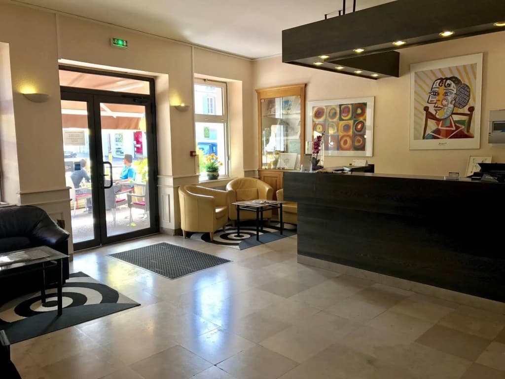 Hotel La Buissonniere - Miniature 8