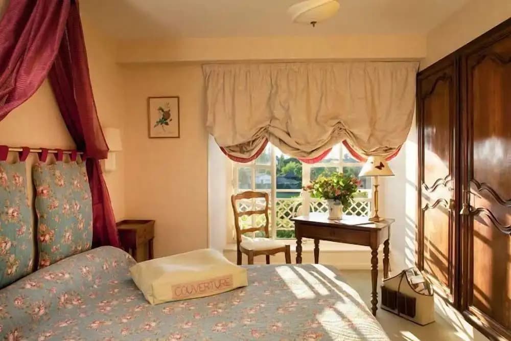 Chateau Colbert - Photo 3