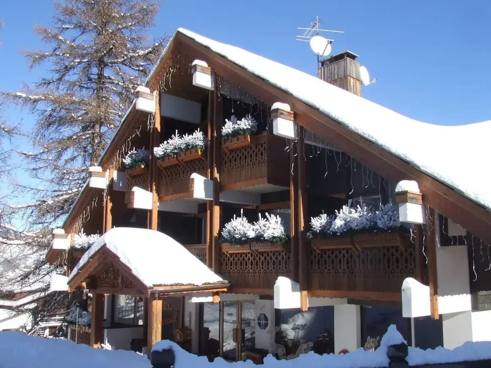 Chalet Hôtel L'Ecureuil - Photo 1