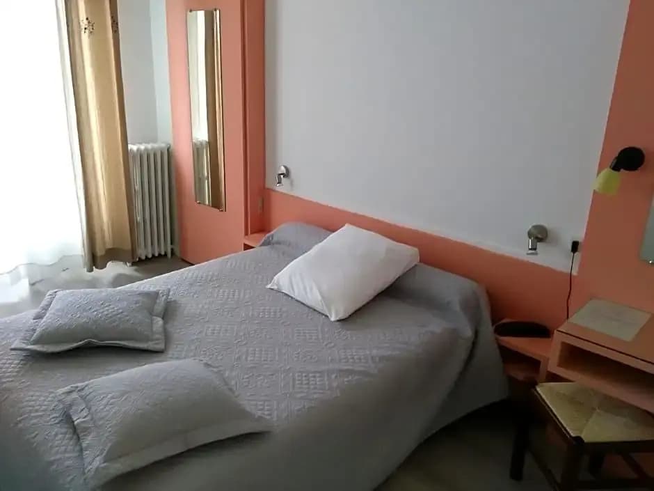 Hotel Restaurant Les Templiers - Photo 3