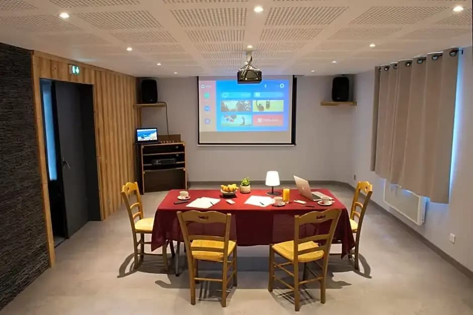 Hotel Restaurant Du Haut Du Roc - Photo 3
