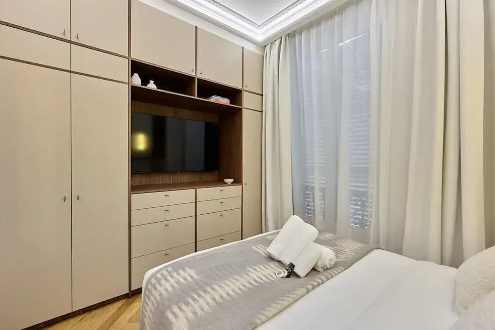 Luxurious Matignon/saint Honore Apartment - Photo 5