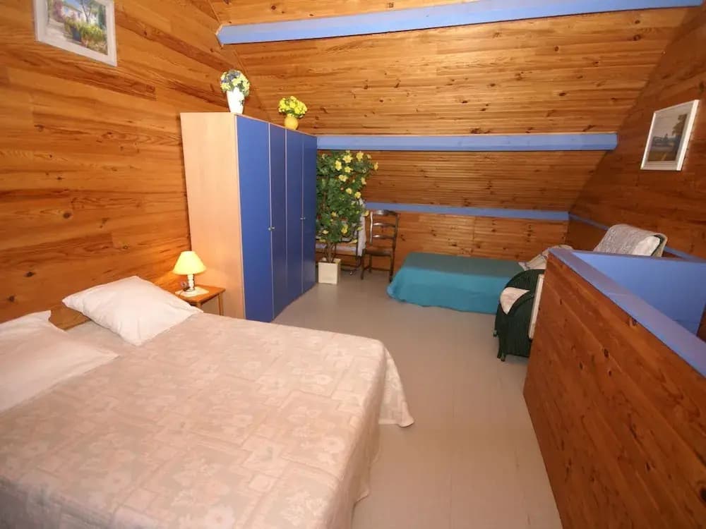 Sea View Family Escape - Miniature 6