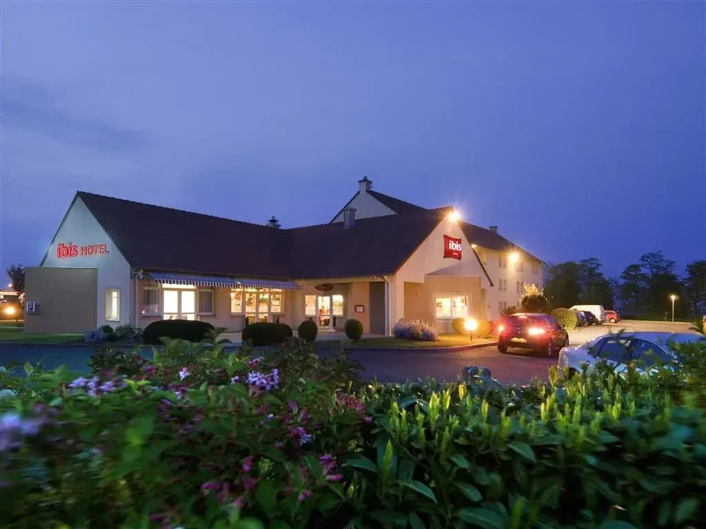 ibis Falaise Coeur de Normandie - Photo 1