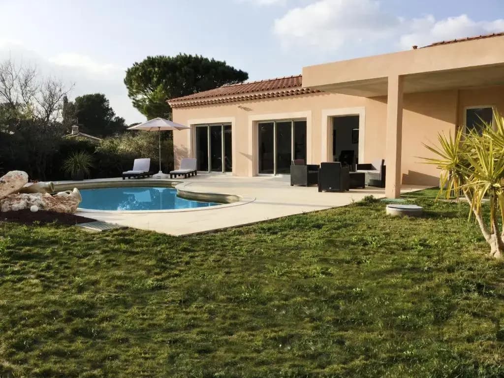 Très Jolie Villa Contemporaine Avec Piscine Chauffée, Proche du Centre Village D'Aureille, Au Cœur Des Alpilles, 4 Personn...