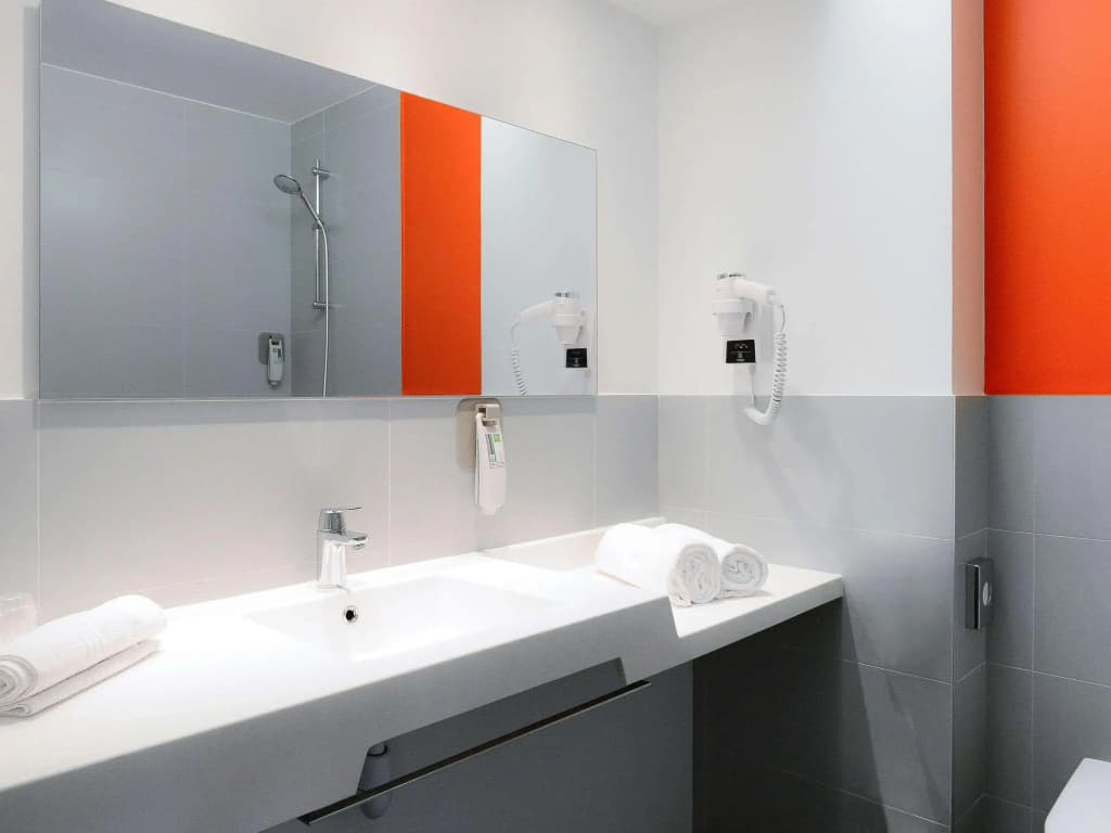 Ibis Styles Caen Centre Gare - Miniature 8