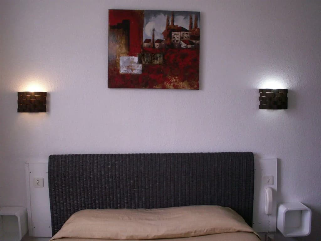 Agena - Photo 2