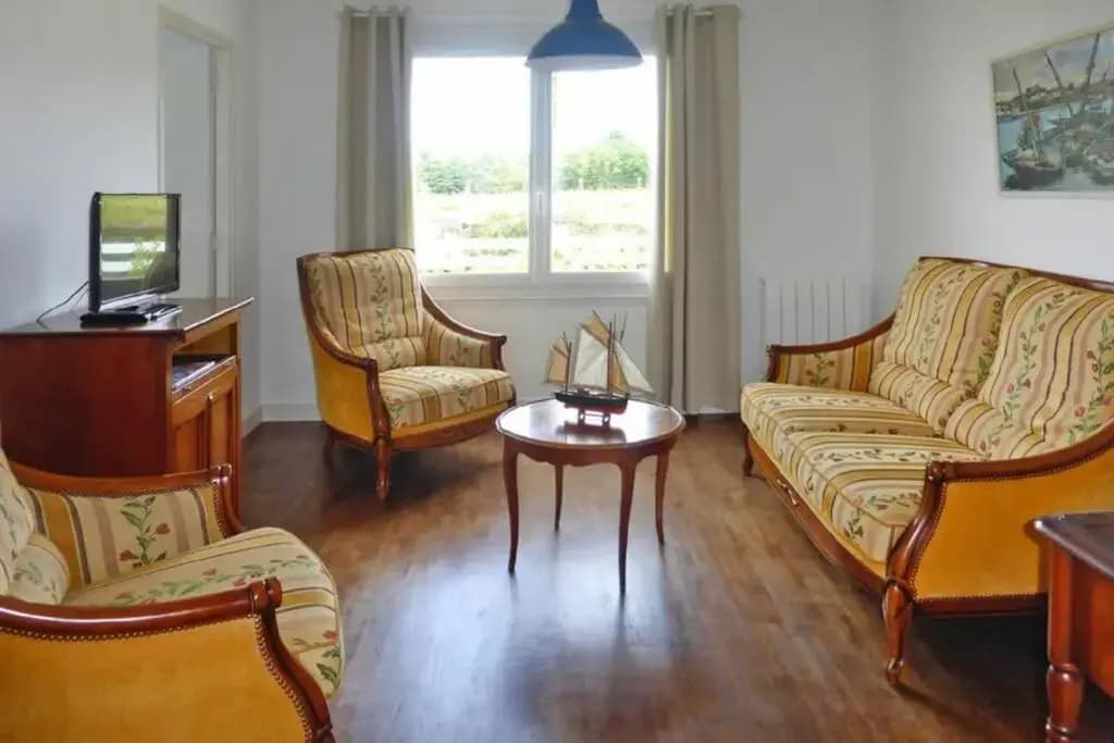 Detached House Near Beaches - Photo 3
