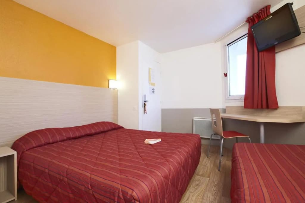 Hotel Premiere Classe Cherbourg - Tourlaville - Photo 3