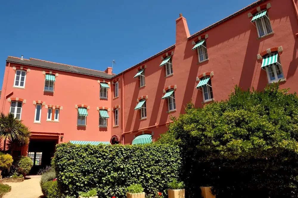 Logis Hôtel le Trianon - Photo 1