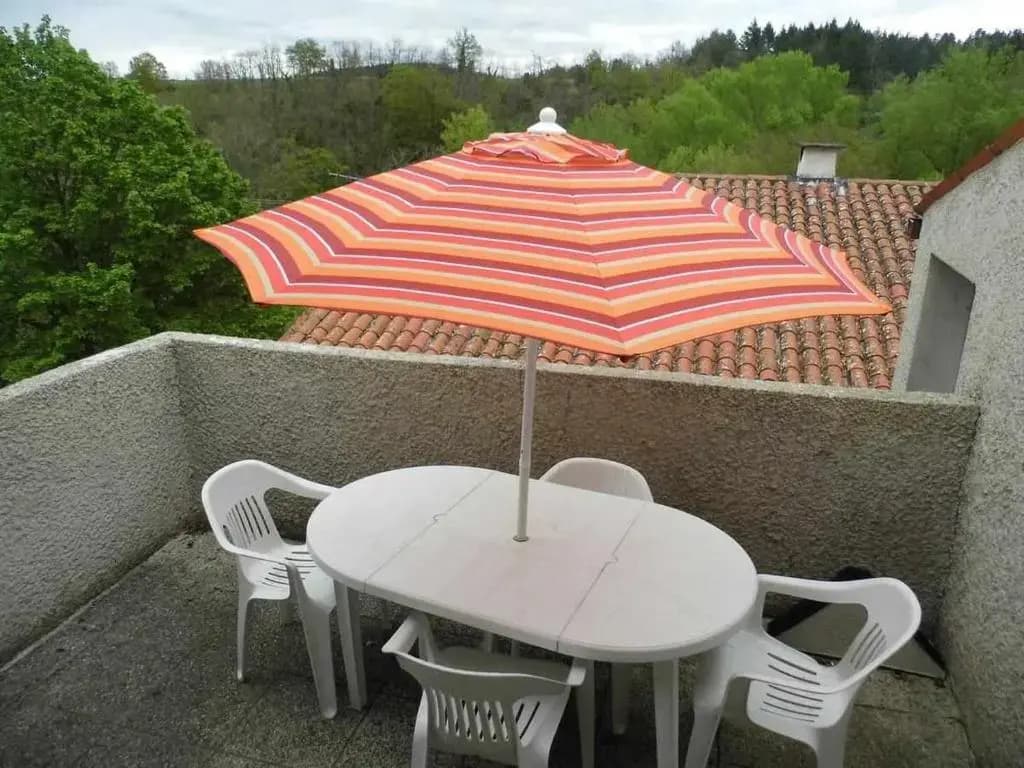 Joli petit T2 calme au bord de leau - Photo 1