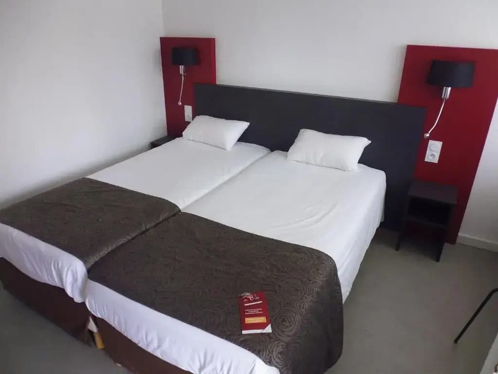 Brit Hotel Mayenne - Photo 2