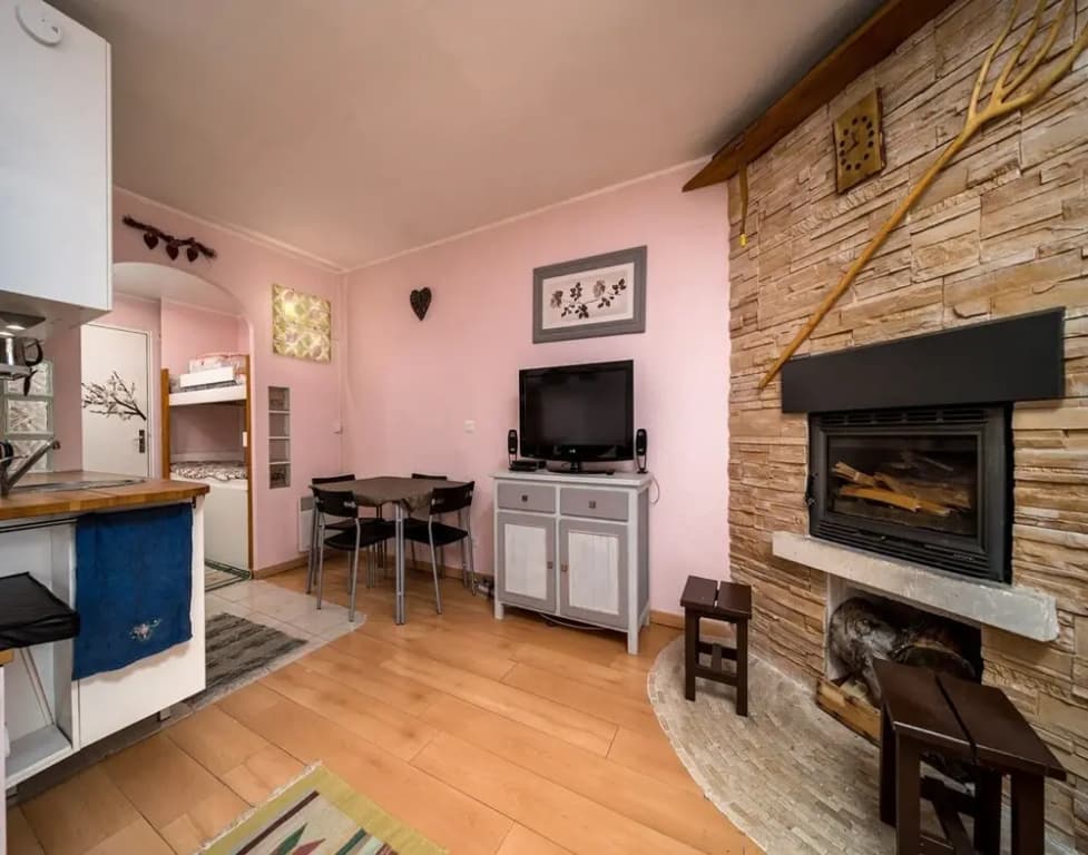 Studio in France With Mountain Views - Miniature 7
