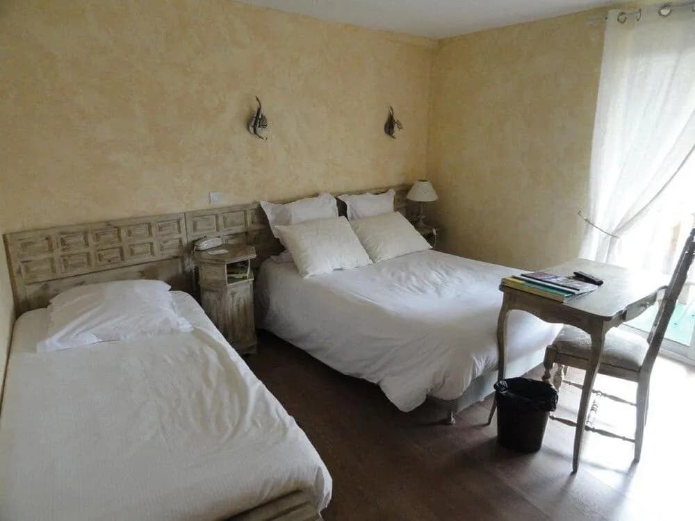 Hotel Planes - Photo 3
