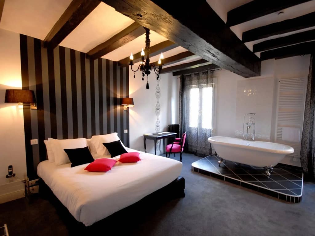 Logis Hôtel Restaurant Le Cheval Blanc - Photo 2
